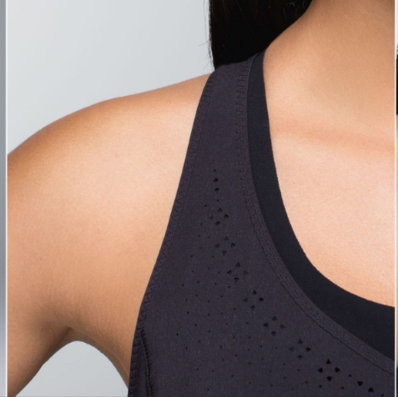 LULULEMON Black Lasercut In a Flash Singlet Athletic Tank Top Size M - Picture 3 of 10